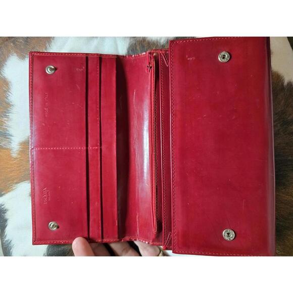 Red Prada Wallet - Picture 3 of 14